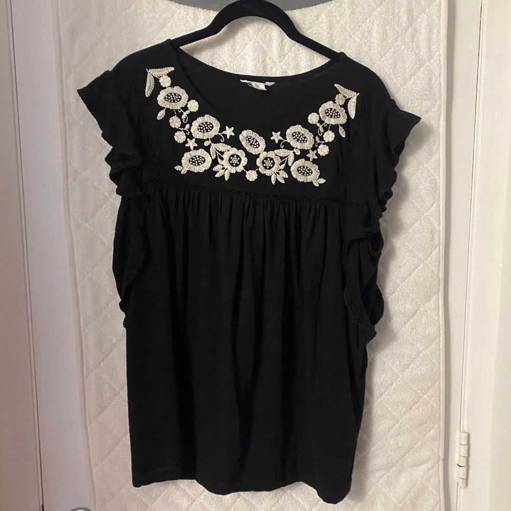 Boho Chic Black Blouse with White Embroidered Flowers by Caslon - Size large